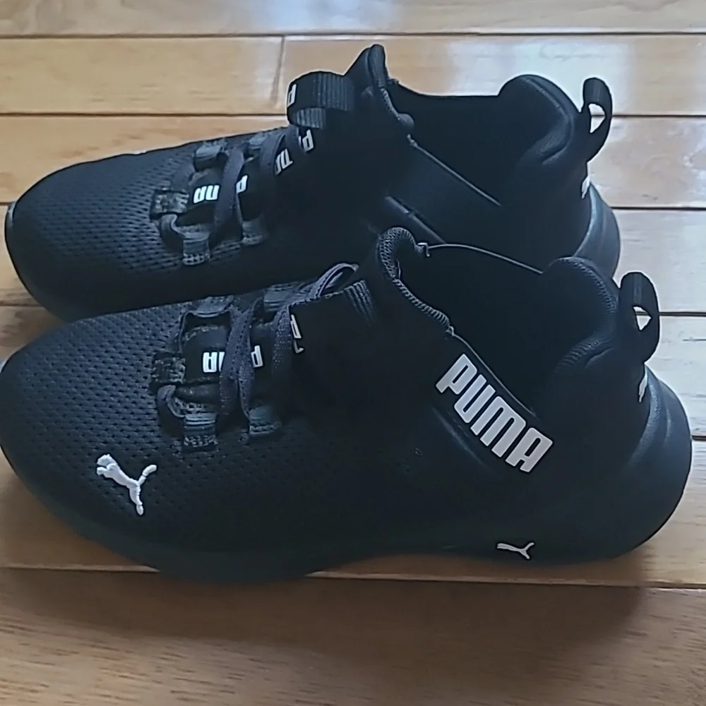 PUMAS - Picture 2 of 4